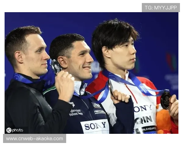 新加坡世锦赛男子50米蛙泳,覃海洋与意大利选手切拉索洛争锋。 新加坡世锦赛男子50米蛙泳,覃海洋与意大利选手切拉索洛争锋。