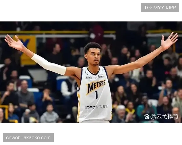 特写：维克托·文班亚马赛后加练罚球，马刺更衣室保持沉默